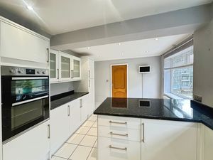 Kitchen- click for photo gallery
